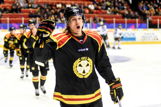 Brynäs Oskar Lindblom jublar