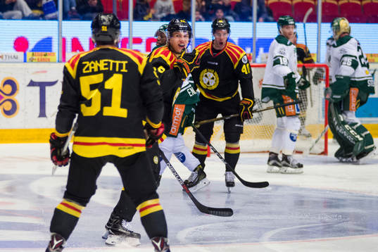 Brynäs Oskar Lindblom jublar