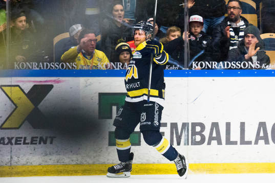 s Mattias Tedenby jublar