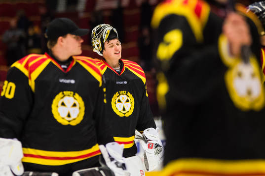 Brynäs målvakt Jonas Johansson jublar