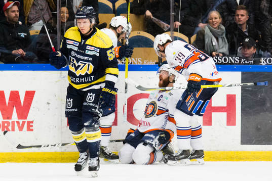 s Andreas Borgman deppar och Växjös Liam Reddox jublar