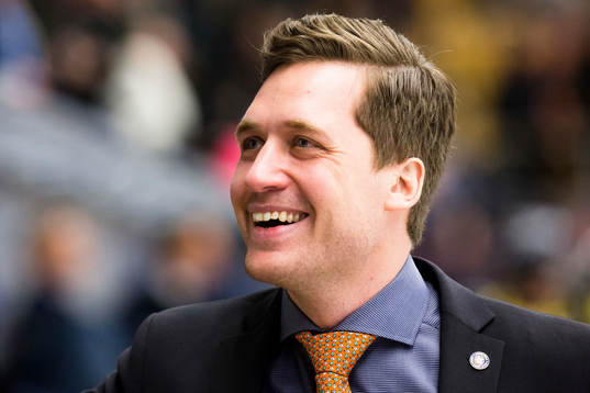 Växjös tränare Sam Hallam jublar