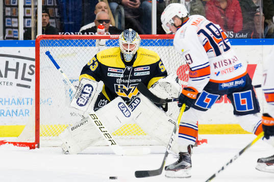 s målvakt Fredrik Pettersson-Wentzel mot Växjös Tuomas