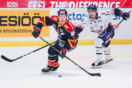 Djurgårdens Emil Johansson mot Linköpings Anssi Salmela
