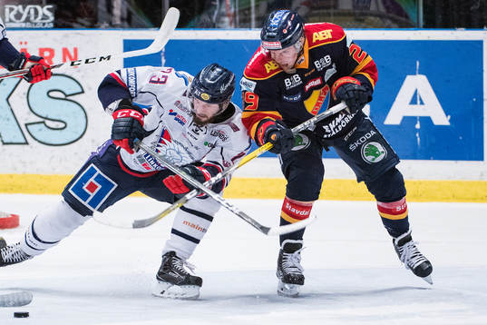 Linköpings Niklas Persson mot Djurgårdens Matt Anderson