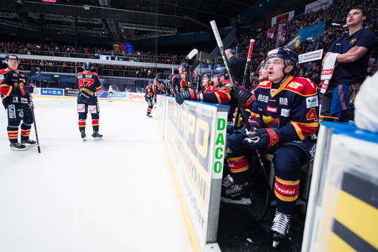 Djurgårdens Marcus Högström på bänken