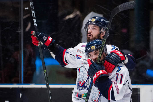 Linköpings Niklas Persson och Garret Roe jublar