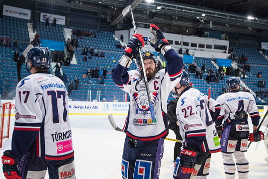 Linköpings Niklas Persson tackar publiken