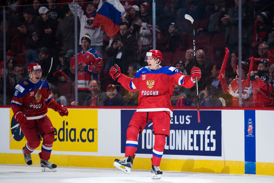 Rysslands Denis Guryanov jublar