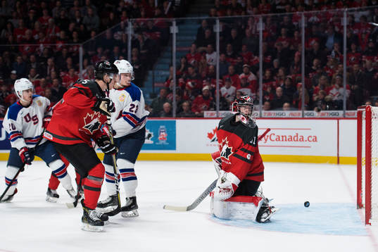 s Troy Terry och Kieffer Bellows ser 2-2-pucken gå in