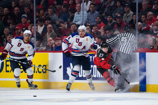 s Jordan Greenway och Caleb Jones och Kanadas Mitchell