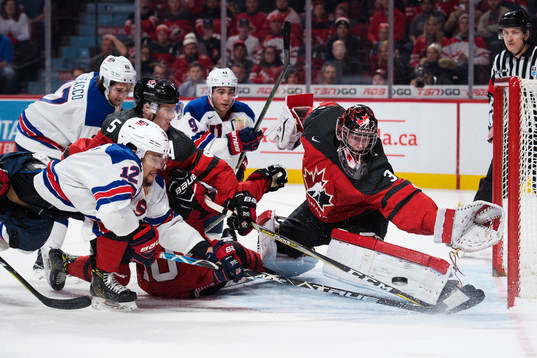 s Jordan Greenway oroar framför Kanadas målvakt Carter