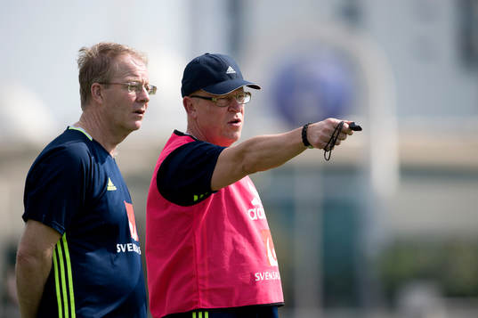 Sveriges scout Lars Lacobsson och förbundskapten Janne