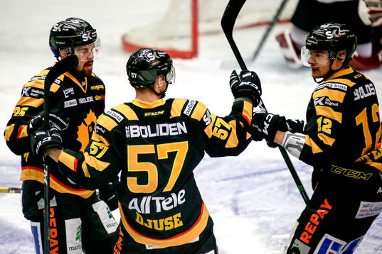 Skellefteås Emil Djuse jublar