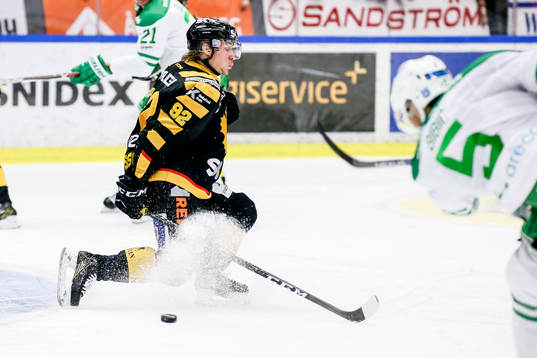 Skellefteås Jesper Olofsson täcker skott