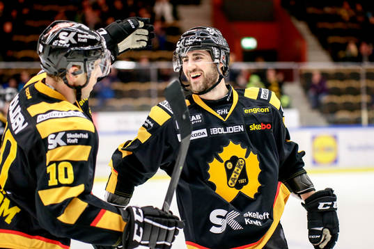 Skellefteås Joakim Lindström och Henrik Hetta jublar