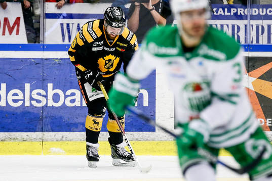 Skellefteås Axel Holmström går ut skadad