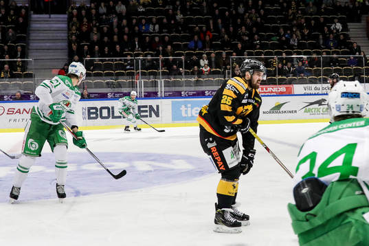 Skellefteås Axel Holmström utgår skadad