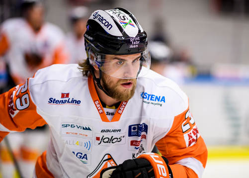 Karlskronas Alexander Wiklund på uppvärmningen
