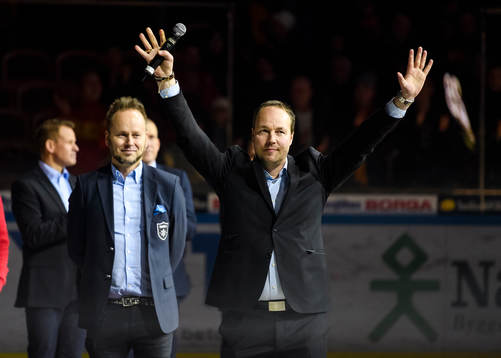Roger Åkerström hyllas med en tröjceremoni