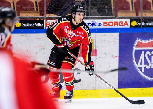 Luleås Bill Sweatt med pucken