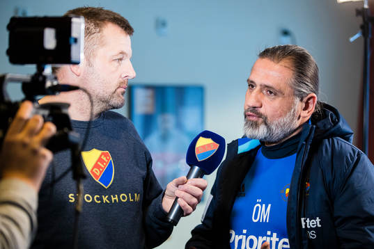 s Wille Bäckström intervjuar Djurgårdens tränare Özcan