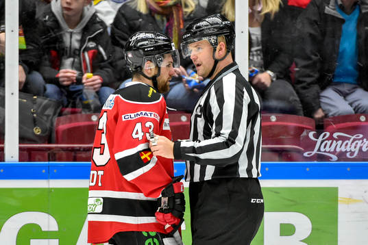 Malmö Redhawks Nichlas Hardt blir utvisad