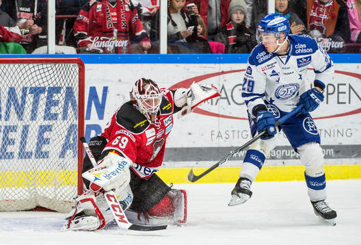 Leksands Tobias Forsberg mot målvakt Oscar Alsenfelt