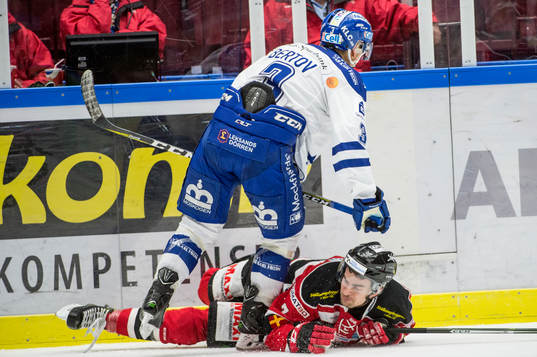 Leksands Daniel Bertov trycker ner Malmö Redhawks Nils