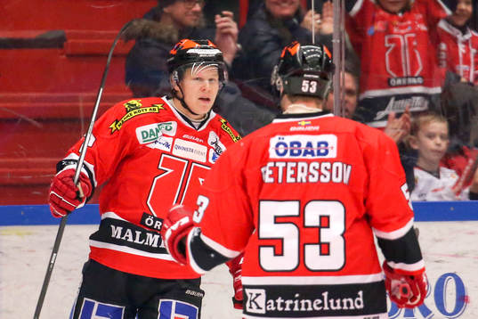 Örebros Daniel Viksten jublar