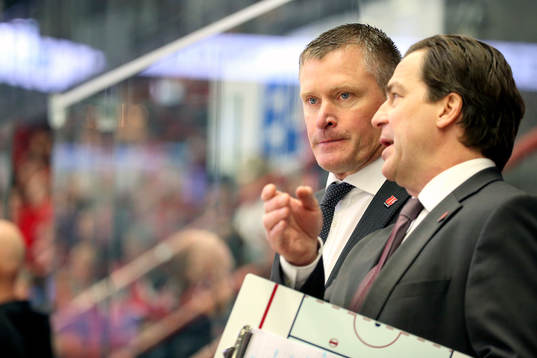 Örebros tränare Niklas Sundblad och assiterande tränare