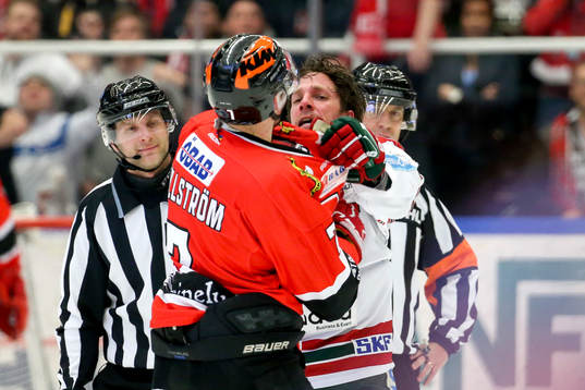 Örebros Alexander Hellström i bråk med Frölundas Joel