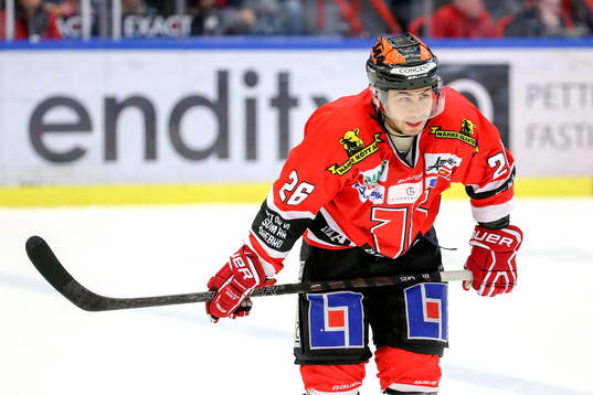 Örebros Greg Squires deppar