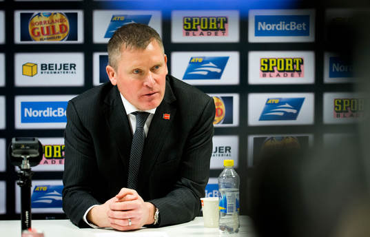 Örebros tränare Niklas Sundblad på presskonferensen