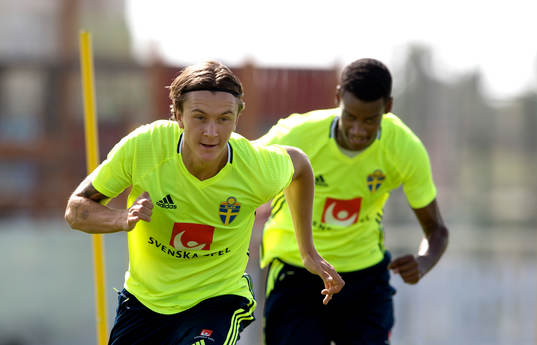 Sveriges Kristoffer Olsson och Alexander Isak