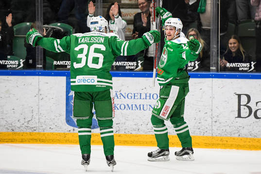 Rögles Simon Ryfors (th) jublar med Filip Karlsson