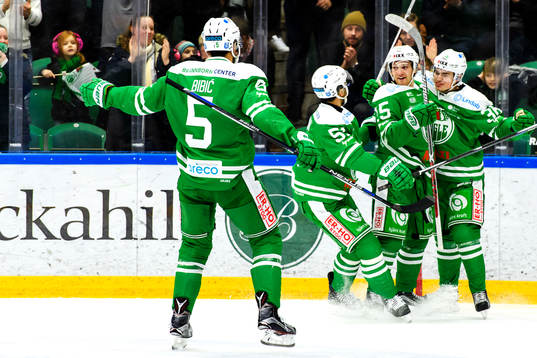 Rögles spelare jublar