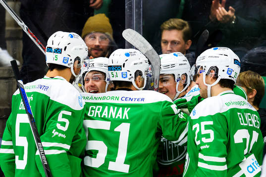 Rögles spelare jublar