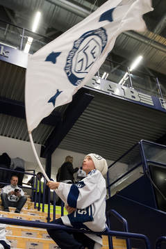Ung Leksands supporter innan ishockeymatchen i SHL mellan