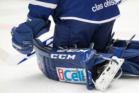 Målvaktsskydd på Leksands målvakt Henrik Haukeland innan