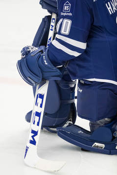 Målvaktsskydd och klubba på Leksands målvakt Henrik