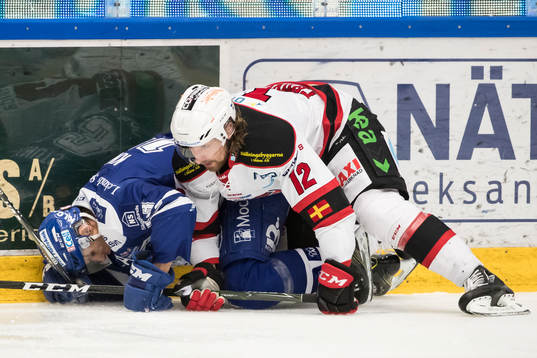 Leksands Jon Knuts och Malmö Redhawks Andreas Thuresson  i