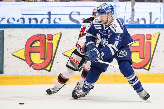 Leksands Joe Piskula jagas av Malmö Redhawks Rhett