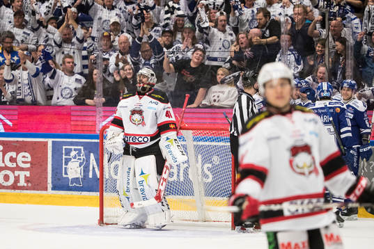 Malmö Redhawks målvakt Cristopher Nihlstorp deppar brevis