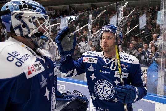 Leksands Jesper Ollas och målvakt Henrik Haukeland