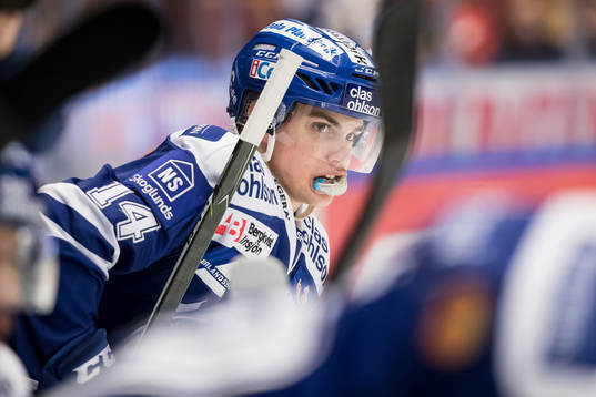 Leksands Oskar Lang  i ishockeymatchen i SHL mellan Leksand