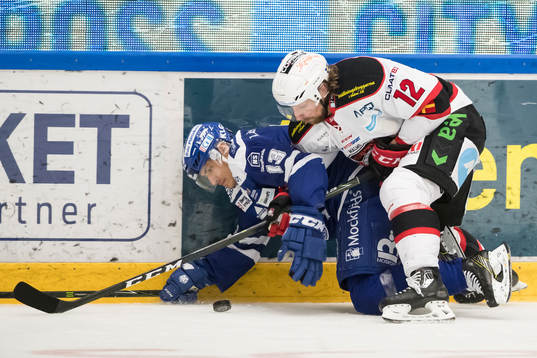 Leksands Jon Knuts och Malmö Redhawks Andreas Thuresson  i