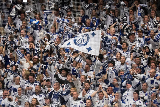 Leksands superstars jublar i ishockeymatchen i SHL mellan