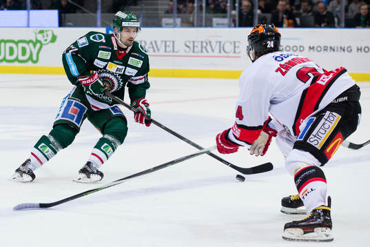 Frölundas Patrik Carlsson mot Örebros Petr Zamorsky