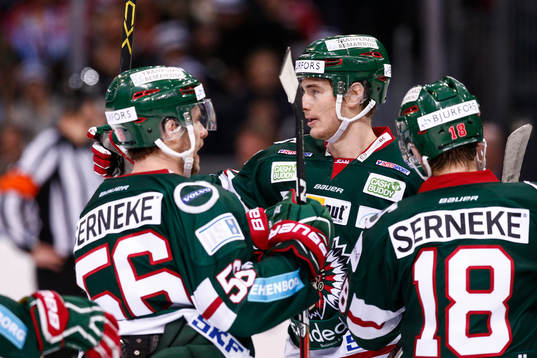 Frölundas spelare jublar